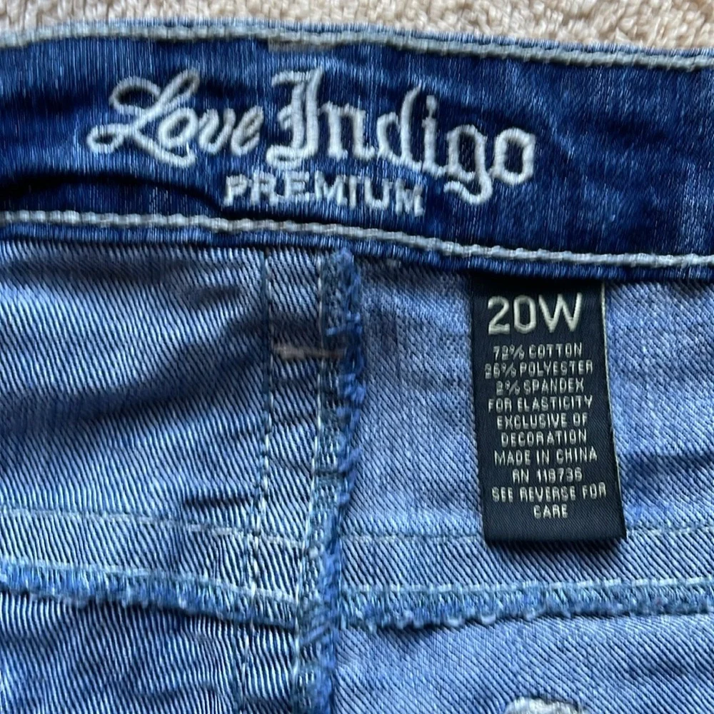 Love Indigo 20W denim capris - Picture 2 of 4
